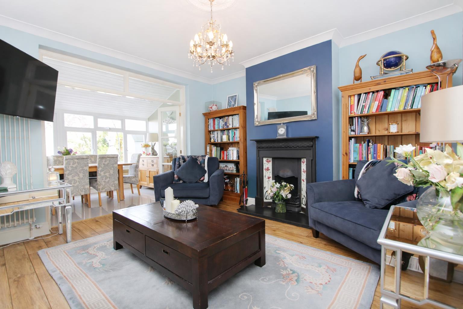 4 bed property in Godalming Avenue, Wallington